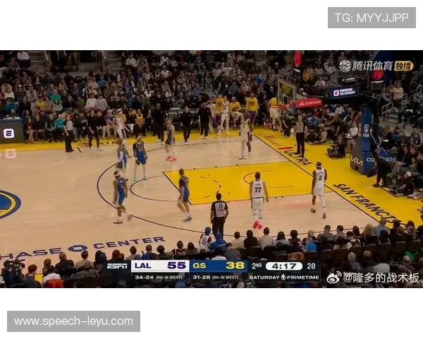新一轮NBA季后赛激战正酣 球迷热议詹姆斯与库里的最终对决