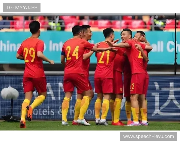 国足逆转取胜冲击世界杯晋级赛引发球迷热议