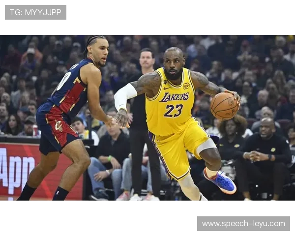 湖人詹姆斯关键时刻再现神奇表现助球队逆转勇士